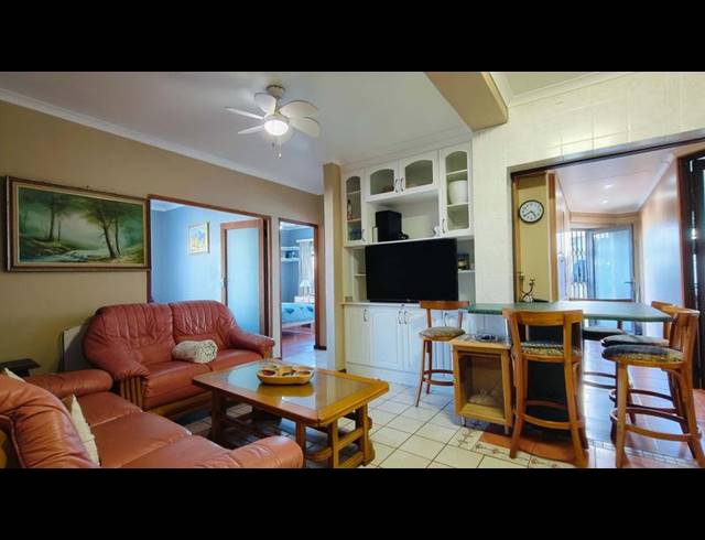 7 BEDROOM HOUSE FOR SALE IN BAY VIEW